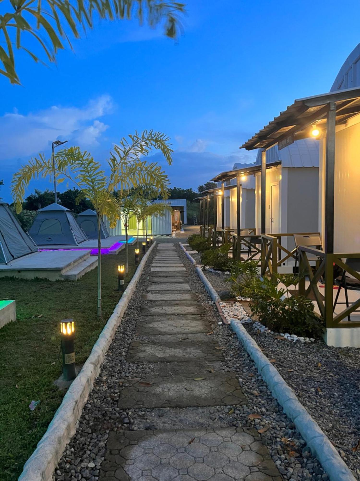 Camp Palo Bandera Hotel Calatagan Екстериор снимка